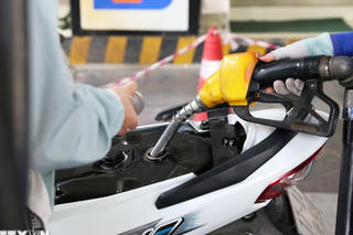 Đồng loạt giảm, xăng RON95-III về sát 20.000 đồng/lít Đồng loạt giảm, xăng RON95-III về sát 20.000 đồng/lít