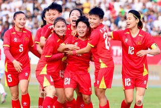 Thủ tướng Phạm Minh Chính chúc mừng hai đội tuyển bóng đá Việt Nam
