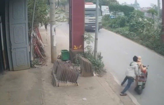 Khởi tố đối tượng đẩy CSGT vào đầu xe tải