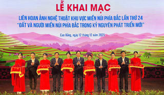 Khai mạc liên hoan ảnh nghệ thuật khu vực vùng núi phía Bắc