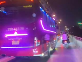  Đi vào làn đường cấm trên cầu Chương Dương, tài xế bị xử phạt