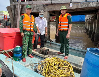 Cà Mau: Đồn BP Gành Hào bắt quả tang 2 tàu cá dùng kích điện khai thác thủy sản