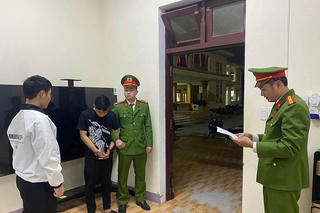 Vừa ra tù, nam thanh niên đột nhập trộm ô tô, ung dung chở bạn gái về nhà