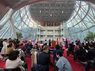 Hình ảnh Hồ Chí Minh qua nghệ thuật ánh sáng trong không gian nghị viện Hàn Quốc