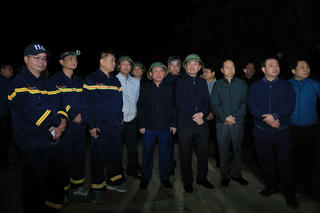 Khẩn trương khắc phục sự cố sạt lở đất đá trên Quốc lộ 6