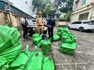 Quảng Ninh phát hiện, thu giữ gần 400 bình khí cười vận chuyển trái phép trong một ngày