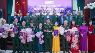 Trao giải thưởng Cuộc vận động viết và sưu tầm kỷ vật 'Tình yêu trong chiến tranh'