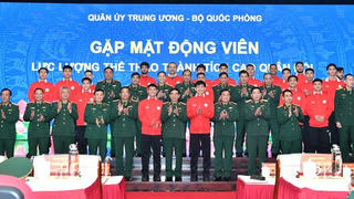 Bộ trưởng Bộ Quốc phòng gặp mặt, động viên CLB Thể Công - Viettel
