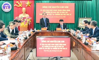 Bộ trưởng Bộ Giáo dục và Đào tạo cùng Đoàn công tác làm việc tại tỉnh Ninh Bình