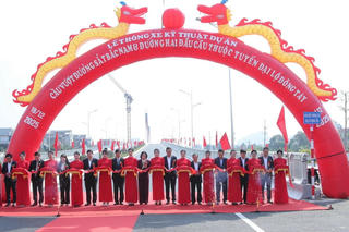 Thanh Hóa thông xe kỹ thuật cầu dây văng vượt đường sắt Bắc - Nam