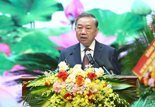 'Quân đội Nhân dân vững bước dưới cờ Đảng quang vinh'