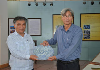 Bảo tàng Quảng Ngãi tiếp nhận cổ vật do hội viên Hội Di sản văn hóa hiến tặng