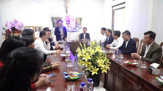 Lãnh đạo tỉnh Lào Cai thăm, chúc mừng giáo họ Cốc Lếu nhân dịp Giáng sinh 2025