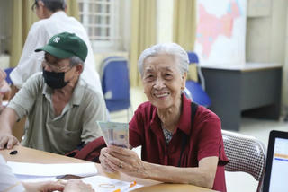 Bộ Y tế nói gì về kiến nghị người đủ 60 tuổi được hưởng trợ cấp hưu trí xã hội?