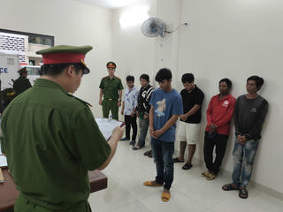 Khởi tố nhóm đối tượng trong vụ đào xác heo nhiễm dịch đưa ra thị trường tiêu thụ