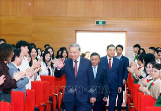 Khai mạc triển lãm 'Đảng Cộng sản Việt Nam - Từ Đại hội đến Đại hội'