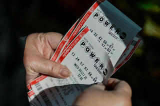 Danh tính chủ nhân Giải độc đắc 1,8 tỷ USD ở Mỹ 