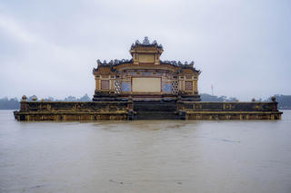 Khi 'mầm' yêu thương vượt lên giông bão