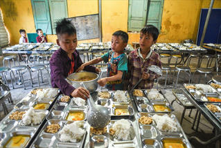 Hỗ trợ 450.000 đồng và 8kg gạo mỗi tháng cho học sinh tiểu học, THCS vùng biên giới