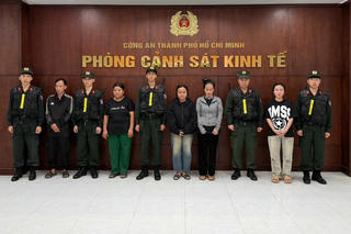 Khởi tố 5 đối tượng pha chế hoá chất thành dầu gió