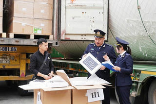 Bố trí nhân lực, bảo đảm xuất nhập khẩu thông suốt dịp Tết Dương lịch 2026