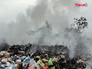 Hà Nội: Người dân “ngộp thở” vì sống chung với rác và khói từ đốt rác