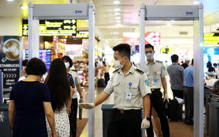 Ngành hàng không mở cao điểm chống buôn lậu, hàng giả dịp Tết Nguyên đán Bính Ngọ 2026