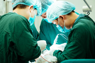  Phẫu thuật thành công ca biến dạng hộp sọ cho bé gái 5 tháng tuổi 