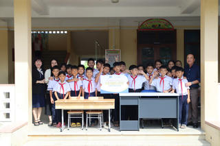 Nội thất The One phối hợp cùng Báo Pháp Luật Việt Nam trao tặng Thiết bị học tập tại Đắk Lắk