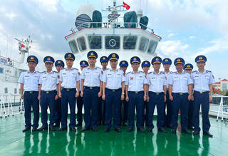 Phó Tư lệnh - Tham mưu trưởng Cảnh sát biển Việt Nam thăm, làm việc với Hải đội 401