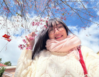 Anh đào bung sắc, Măng Đen đón dòng khách du lịch nườm nượp ngày đầu năm 2026