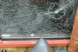 Xác định danh tính 2 người ném đá tàu chở khách trong đêm