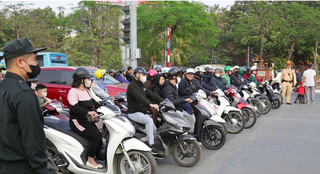 Hà Nội hạn chế một số loại phương tiện trên nhiều tuyến phố vào giờ cao điểm