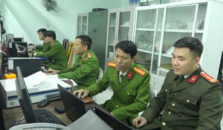 Công an xã Sen Ngư (Quảng Trị) livestream giải đáp thủ tục hành chính cho người dân