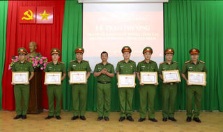 Công an tỉnh Lâm Đồng khen thưởng lực lượng phá án vụ cướp tiệm vàng