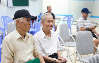 Hướng dẫn chi quà Tết cho người hưởng lương hưu, trợ cấp mất sức lao động tại Hà Nội