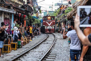 Đề xuất dừng chạy tàu qua phố cà phê đường tàu Hà Nội