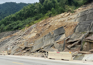 Tiếp tục hạn chế nhiều loại xe đi vào cao tốc La Sơn - Hòa Liên 