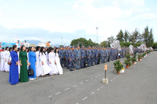 Những chuyến tàu mang Tết ra đặc khu Trường Sa
