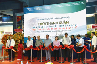 Khai mạc trưng bày “Thời thanh xuân trên tuyến đường 1C huyền thoại”