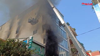 Hà Nội: Cháy lớn căn nhà 7 tầng tại phường Hà Đông