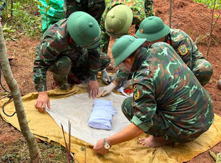 Hai hài cốt liệt sĩ được phát hiện tại khu vực rừng tràm