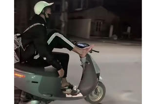 Tịch thu phương tiện của học sinh dùng chân điều khiển
