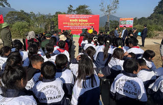 Xã biên giới của tỉnh Quảng Trị khởi động xây điểm bản, khánh thành cầu vượt lũ và nhà đại đoàn kết cho người nghèo