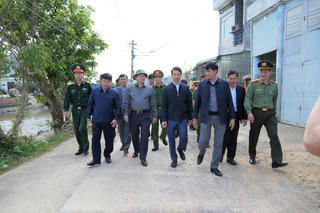 Phó Thủ tướng Hồ Quốc Dũng: “Thần tốc hơn nữa, dứt điểm để bà con an cư trước Tết”