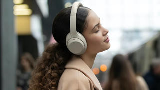 Cảnh báo hàng trăm triệu tai nghe có thể bị chiếm quyền và theo dõi
