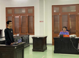 Thanh niên đá vào bụng thai phụ lãnh án tù