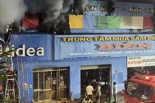 Cháy trung tâm mua sắm điện máy ở Đồng Nai, 2 người tử vong