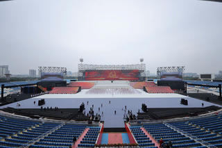 Lần đầu tiên pháo hoa bắn liên tục từ đầu đến cuối concert quốc gia ở Mỹ Đình tối nay