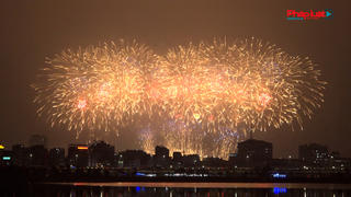 Hà Nội rực sáng trong đêm pháo hoa mừng thành công Đại hội XIV của Đảng